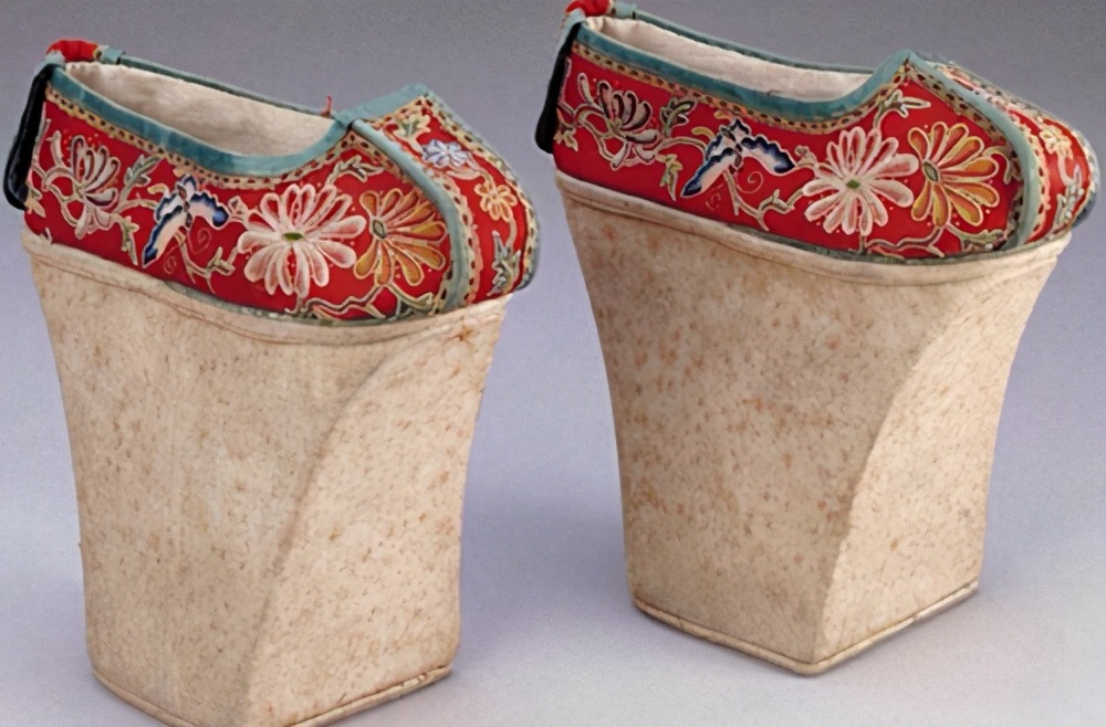 古代花盆鞋介绍（为什么清朝皇帝的妃子们都要穿花盆鞋）-第1张图片