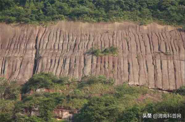 什么叫丹霞地貌（属于丹霞地貌）-第2张图片