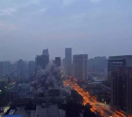 西安大楼为什么爆破(西安金花大楼为什么要爆破)-第6张图片 西安大楼为什么爆破(西安金花大楼为什么要爆破)-第6张图片