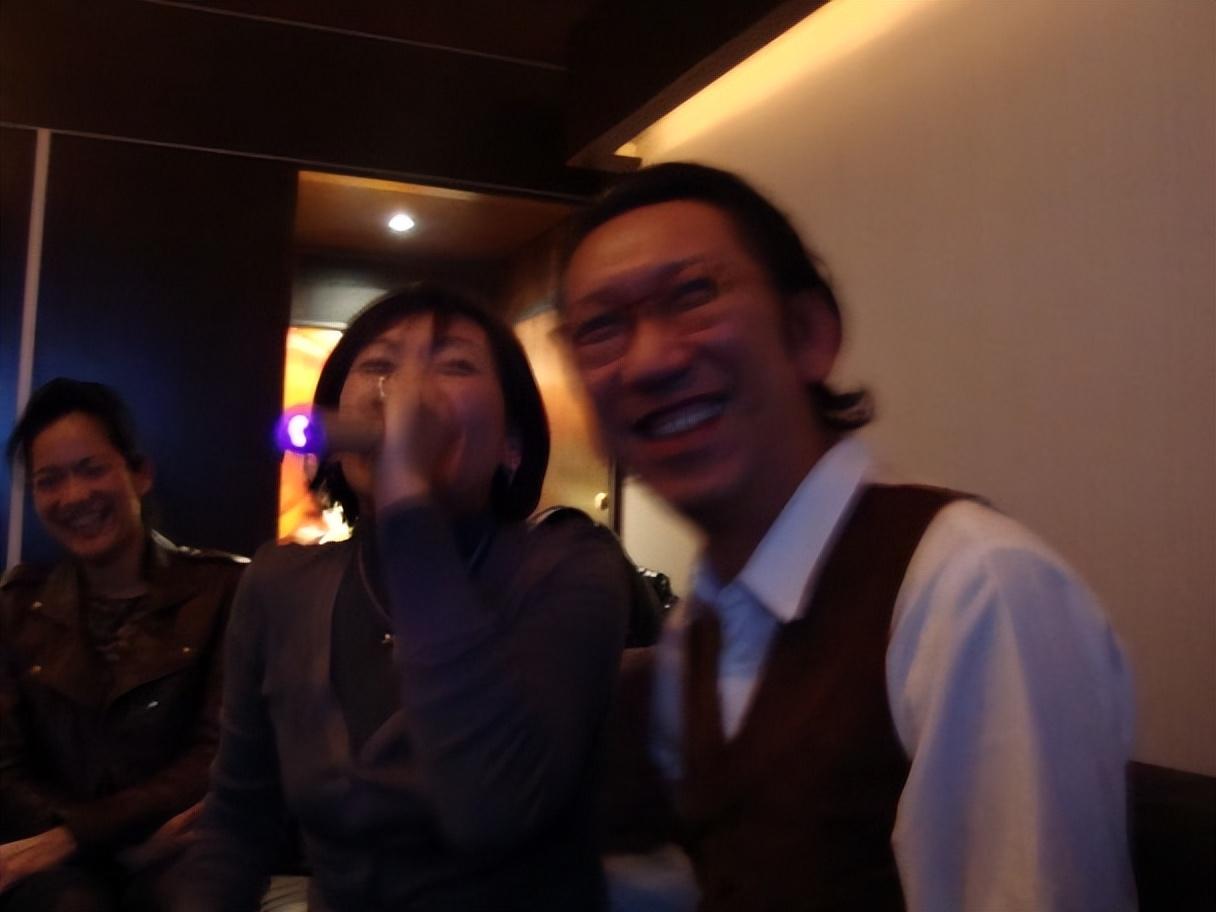 安倍昭惠遭遇车祸:逛夜店、酗酒、追星,日本前第一夫人是个狠人-第25张图片 安倍昭惠遭遇车祸:逛夜店、酗酒、追星,日本前第一夫人是个狠人-第25张图片
