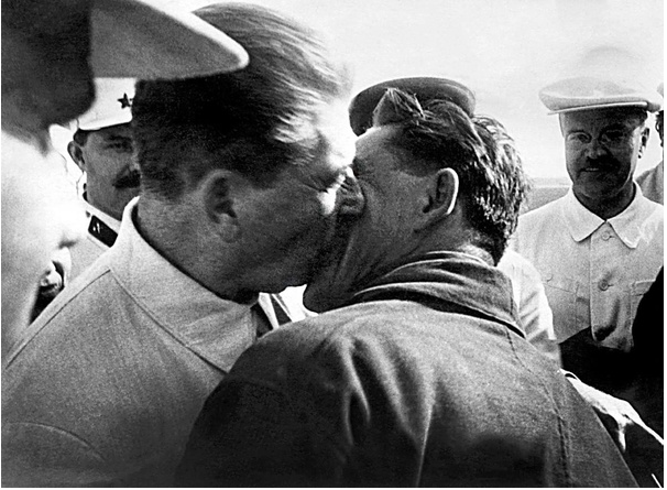 恐怖的勃列日涅夫之吻图片（苏联高层玩乌鸦）-第5张图片