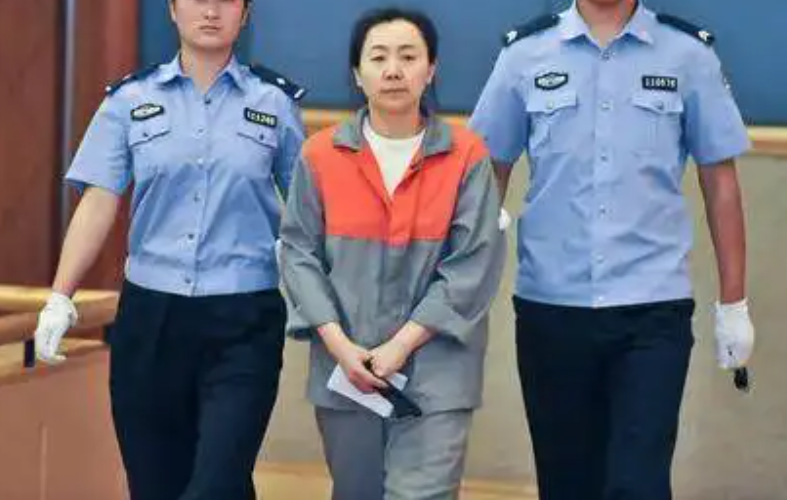 两针30万,50万臀部整形,女贪官的“美容腐败”有多令人咋舌?-第19张图片 两针30万,50万臀部整形,女贪官的“美容腐败”有多令人咋舌?-第19张图片