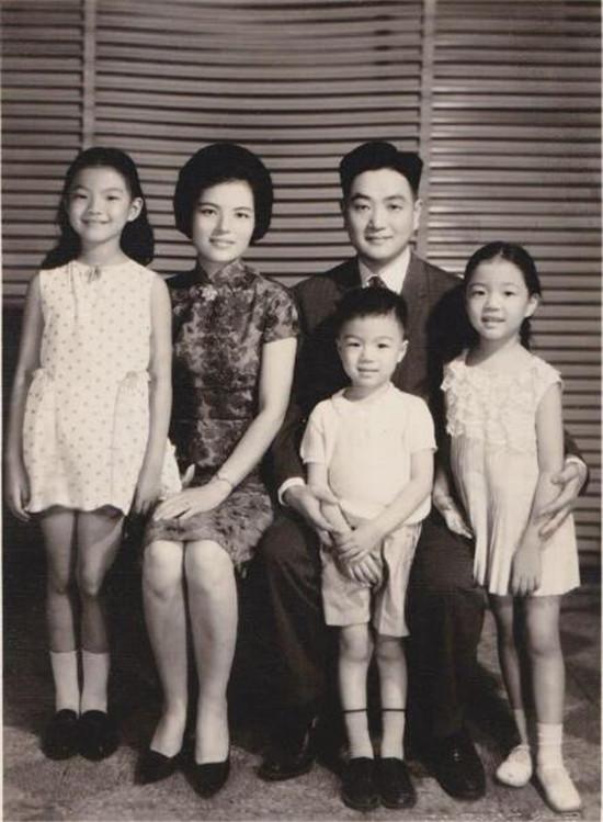 琼瑶个人资料介绍(琼瑶个人资料简介,图片)-第15张图片 琼瑶个人资料介绍(琼瑶个人资料简介,图片)-第15张图片