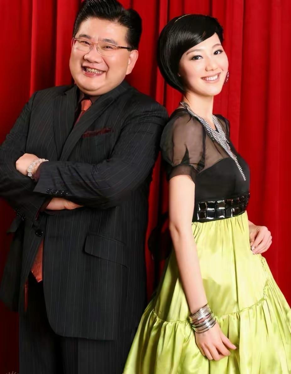 主持人王冠:两次从央视消失,与曹可凡传绯闻,38岁未婚也幸福-第13张图片 主持人王冠:两次从央视消失,与曹可凡传绯闻,38岁未婚也幸福-第13张图片