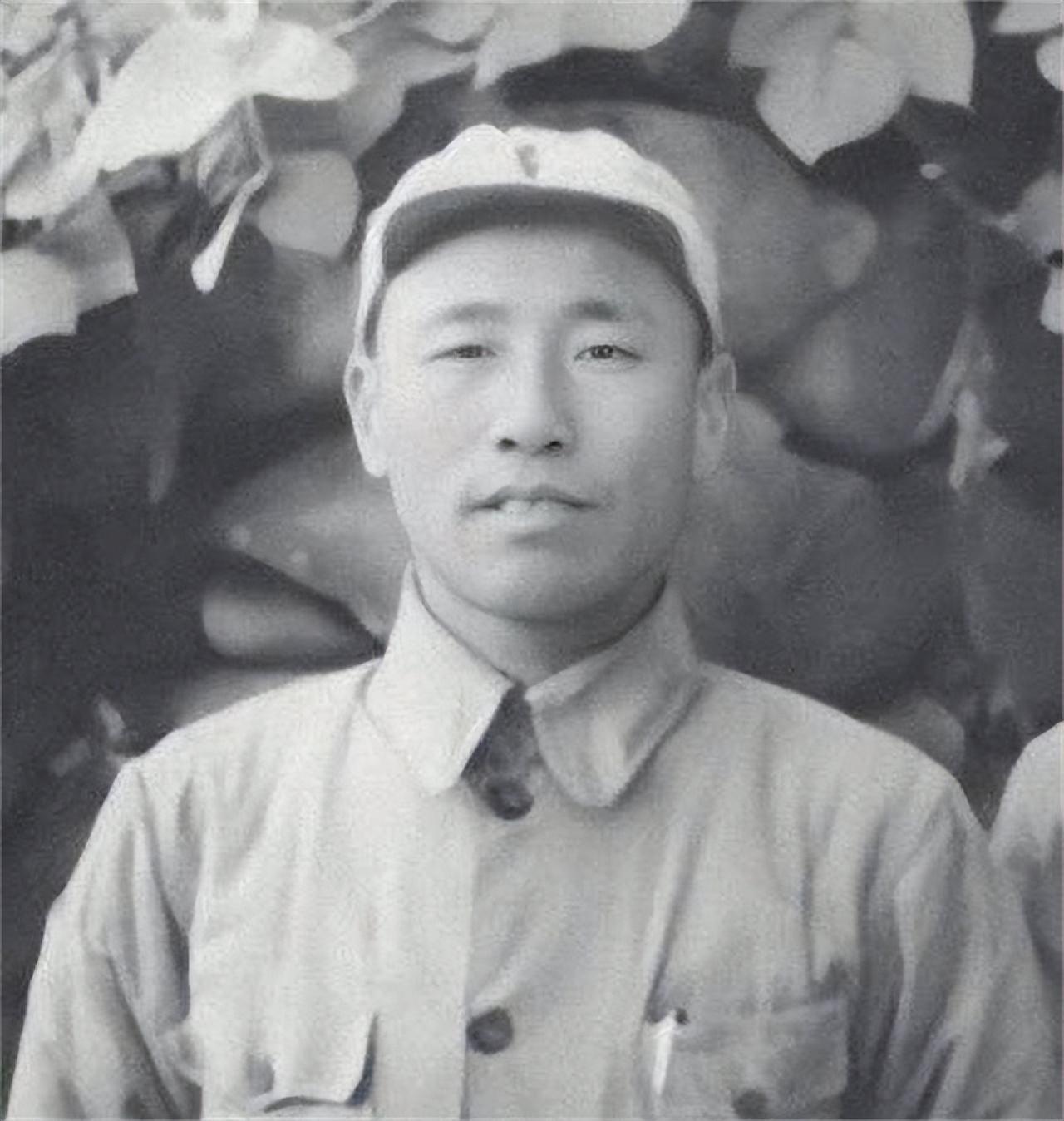 50年肖华刚调到北京,路边瞥见香烟小贩:这不是杀害黄骅的凶手吗-第12张图片 50年肖华刚调到北京,路边瞥见香烟小贩:这不是杀害黄骅的凶手吗-第12张图片