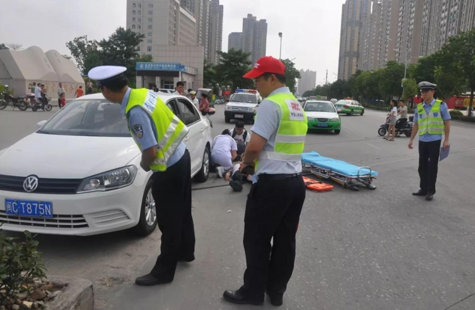 交警电话(交警提醒:开车出事故先打4个电话)-第3张图片 交警电话(交警提醒:开车出事故先打4个电话)-第3张图片