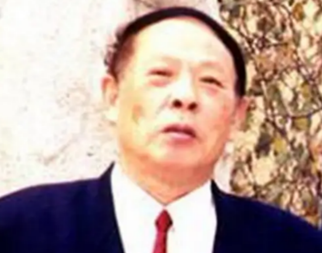 1976年毛主席逝世，李敏手拿守灵名单，提醒道：我有个哥哥还活着-第7张图片