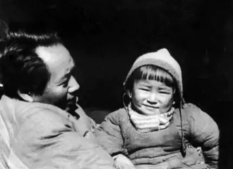 李讷生娃后第一次见爸爸(在毛主席双儿女亲家张文秋家当保姆)-第1张图片