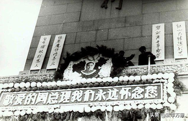 同样是演周总理,将王铁成、刘劲和孙维民放一起看,差别就出来了-第1张图片 同样是演周总理,将王铁成、刘劲和孙维民放一起看,差别就出来了-第1张图片