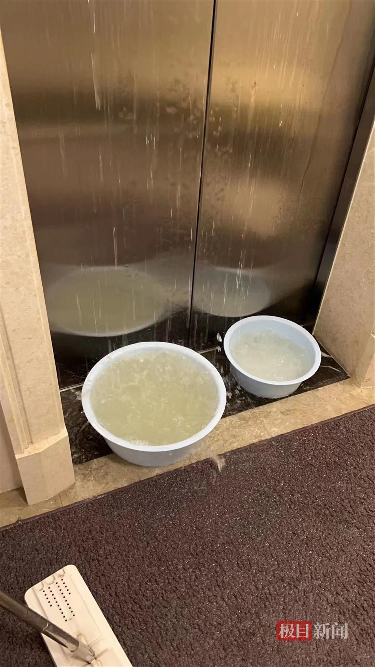 极目锐评,|,老人楼道烧纸触发喷淋,任性之举不可取-第1张图片 极目锐评,|,老人楼道烧纸触发喷淋,任性之举不可取-第1张图片