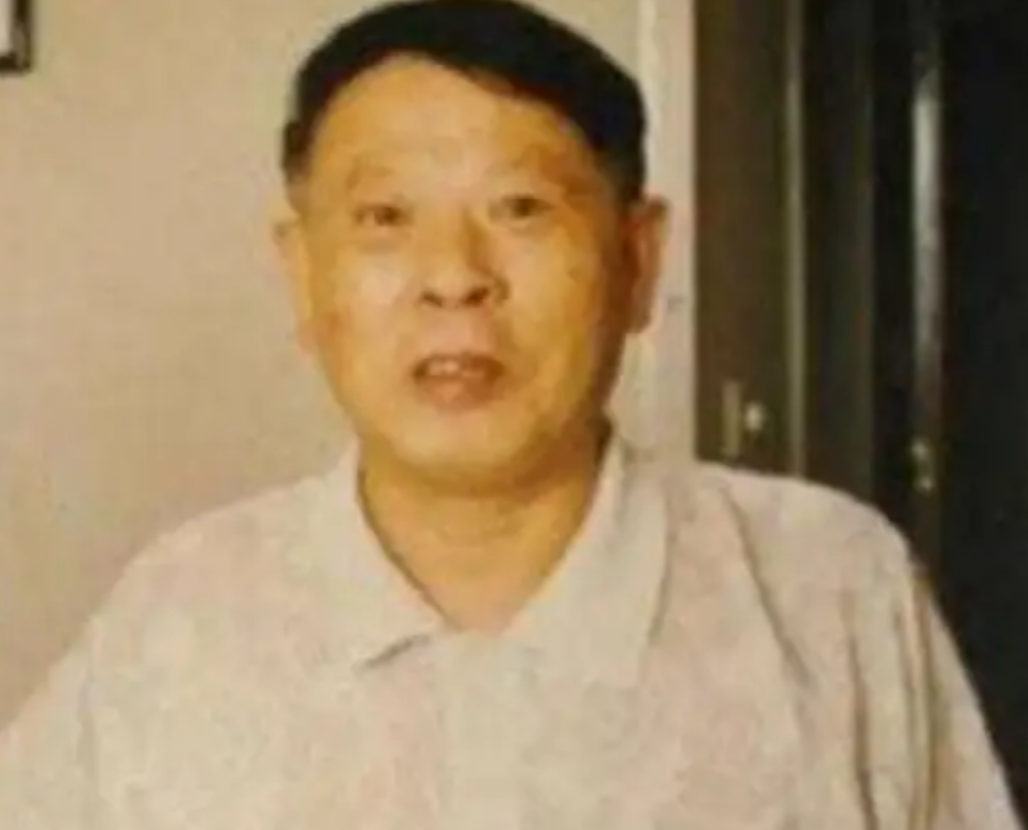 1976年毛主席逝世,李敏手拿守灵名单,提醒道:我有个哥哥还活着-第9张图片 1976年毛主席逝世,李敏手拿守灵名单,提醒道:我有个哥哥还活着-第9张图片