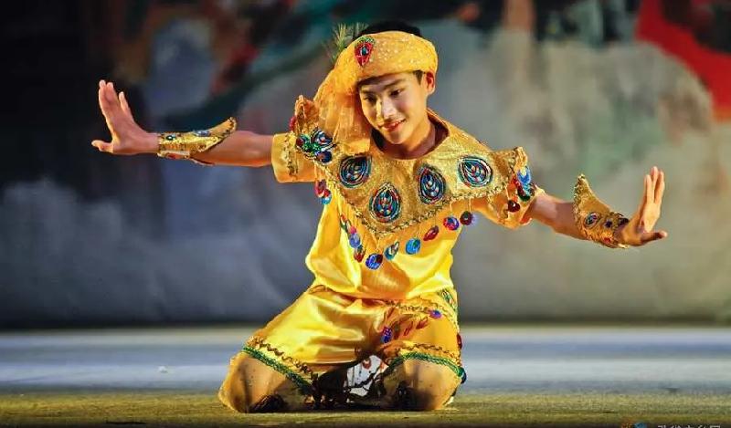 孔雀舞是哪个民族的舞蹈（哪个少数民族跳孔雀舞）-第2张图片