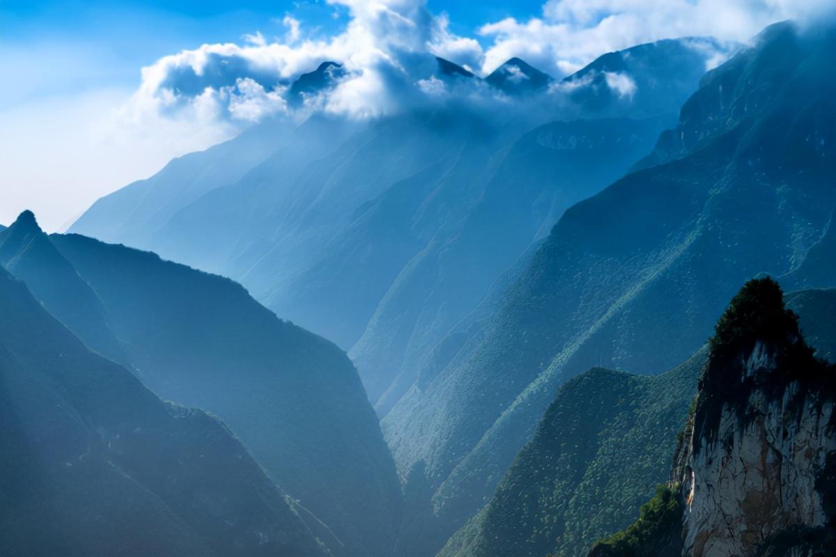 重庆最高的山是哪一座山（重庆最高的山峰位于哪里）-第5张图片