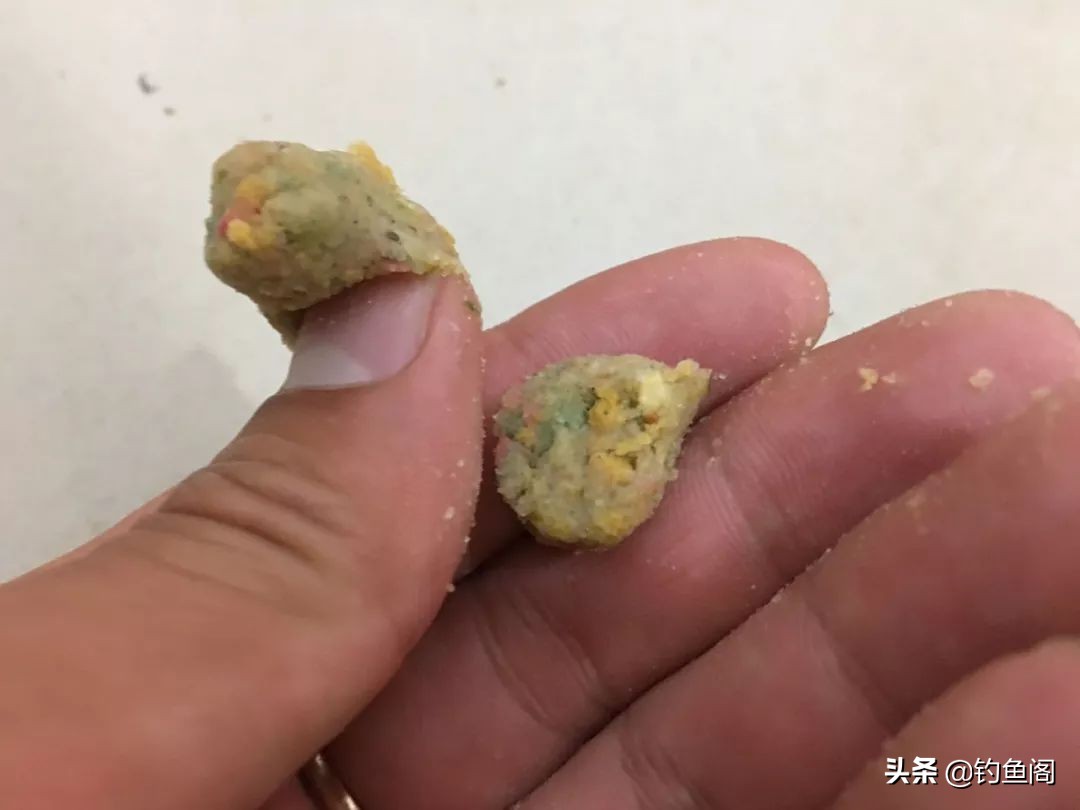 野钓鲤鱼用什么饵料最好钓（野生大鲤鱼最喜欢吃什么饵料）-第3张图片