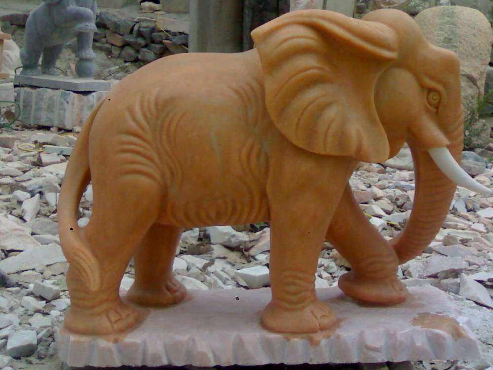 大象摆件的寓意是什么（大象石雕摆门口的寓意与风水说法）-第1张图片