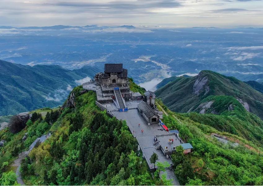 我国五大山是什么山（·中国五岳的由来与特点介绍）-第3张图片