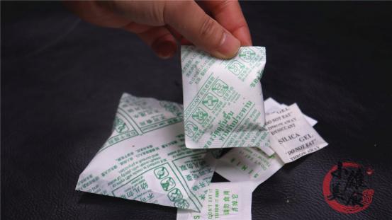 干燥剂是什么成分（衣服里的干燥剂是什么材料构成）-第4张图片