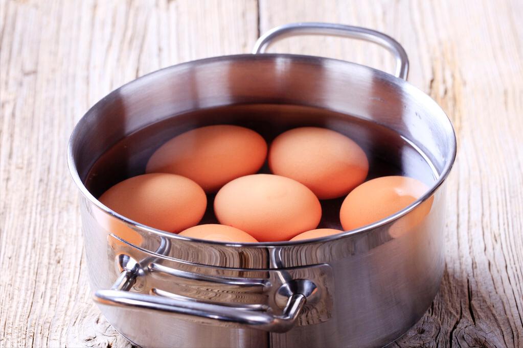 煮鸡蛋需要多长时间才能煮熟（一般几分钟热水下锅 ）-第10张图片