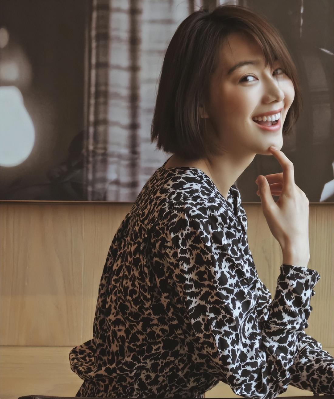 主持人王冠:两次从央视消失,与曹可凡传绯闻,38岁未婚也幸福-第29张图片 主持人王冠:两次从央视消失,与曹可凡传绯闻,38岁未婚也幸福-第29张图片
