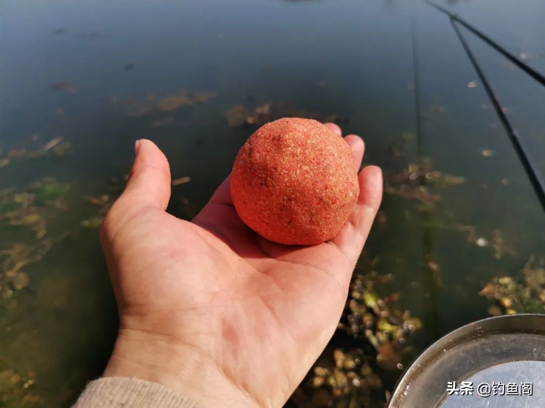 钓鲫鱼常用配方（怎么配制钓鱼饵料野钓鲫鱼窝料自制配方）-第4张图片