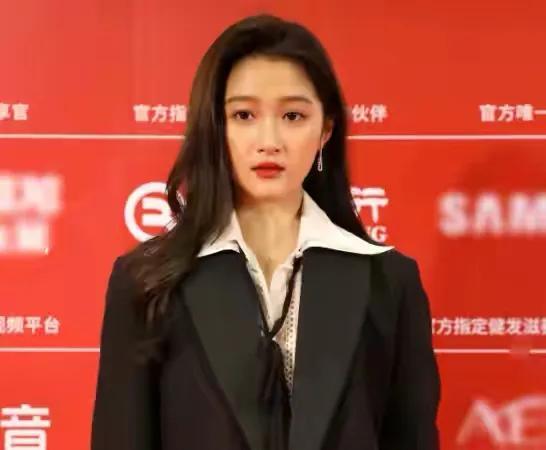 北影节红毯生图来了!最大惊喜是老戏骨给的,不露才是最高级的美-第6张图片 北影节红毯生图来了!最大惊喜是老戏骨给的,不露才是最高级的美-第6张图片