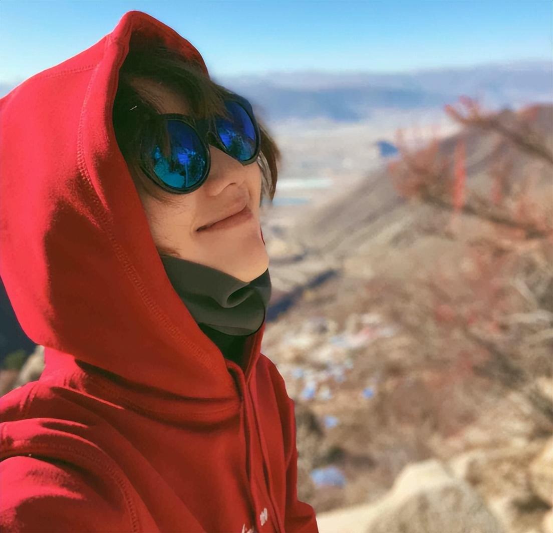 主持人王冠:两次从央视消失,与曹可凡传绯闻,38岁未婚也幸福-第26张图片 主持人王冠:两次从央视消失,与曹可凡传绯闻,38岁未婚也幸福-第26张图片