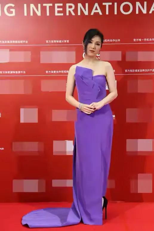 北影节红毯生图来了!最大惊喜是老戏骨给的,不露才是最高级的美-第3张图片 北影节红毯生图来了!最大惊喜是老戏骨给的,不露才是最高级的美-第3张图片