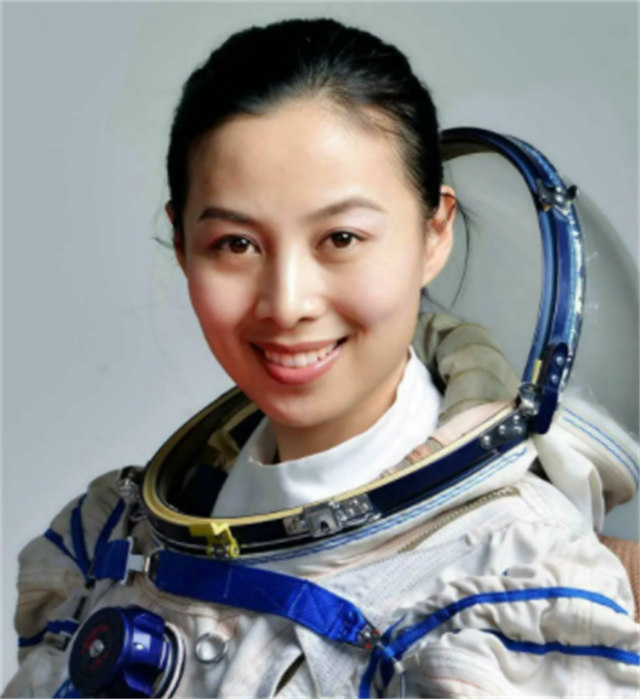 女航天员王亚平简介(王亚平同志简历)-第14张图片 女航天员王亚平简介(王亚平同志简历)-第14张图片