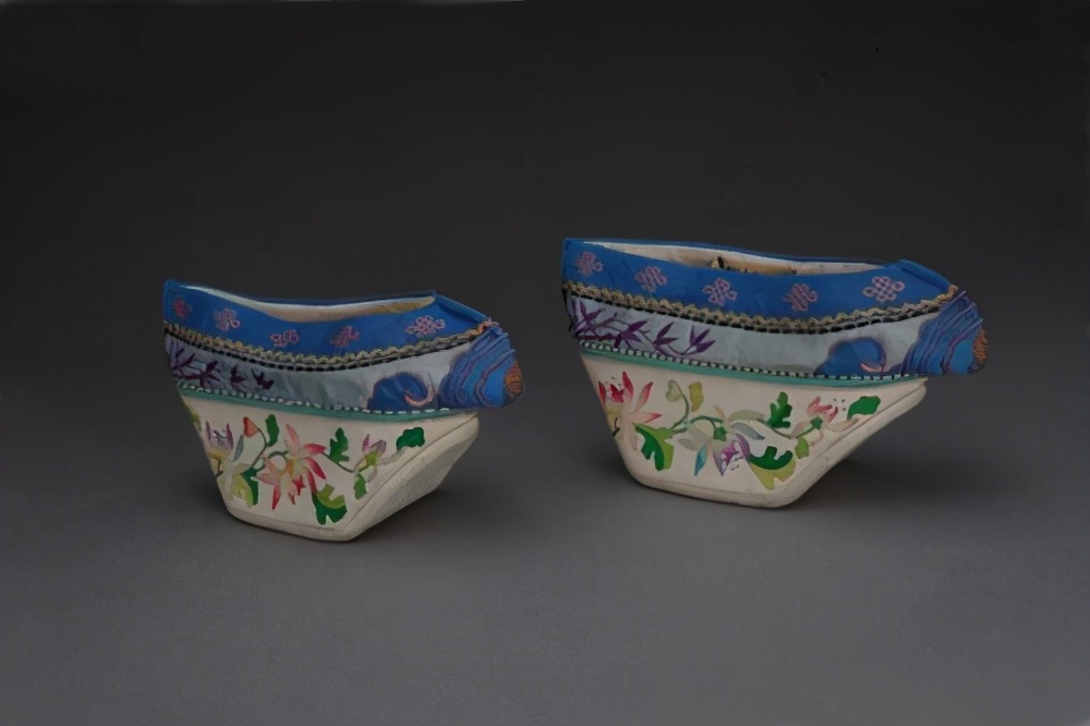 古代花盆鞋介绍（为什么清朝皇帝的妃子们都要穿花盆鞋）-第3张图片