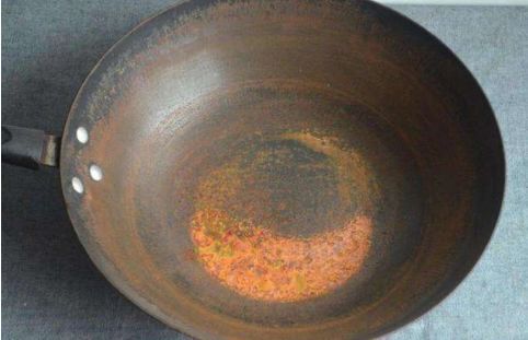 铁锅反复生锈怎么处理（处理铁锅老是生锈的小窍门）-第2张图片