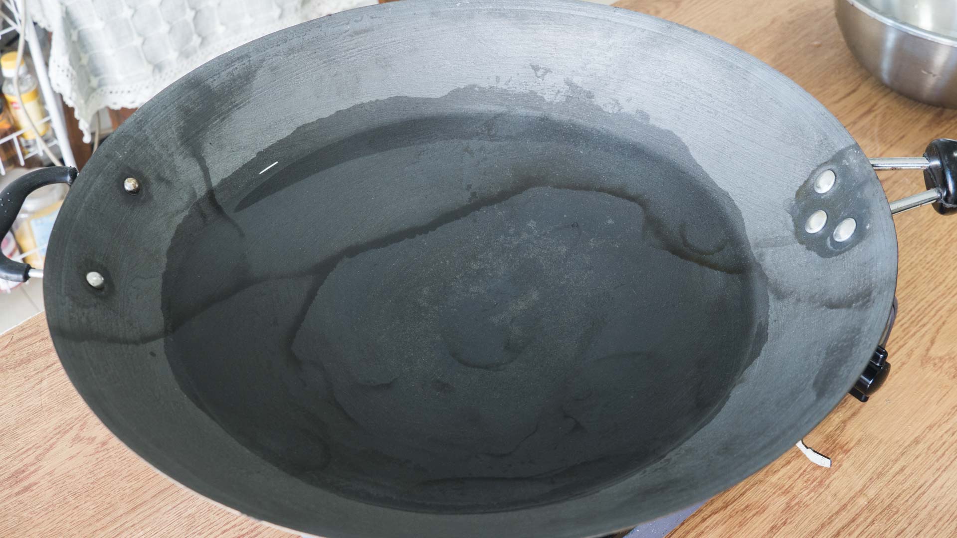 铁锅怎么开锅效果最好（新买铁锅的简单正确开锅方法）-第5张图片