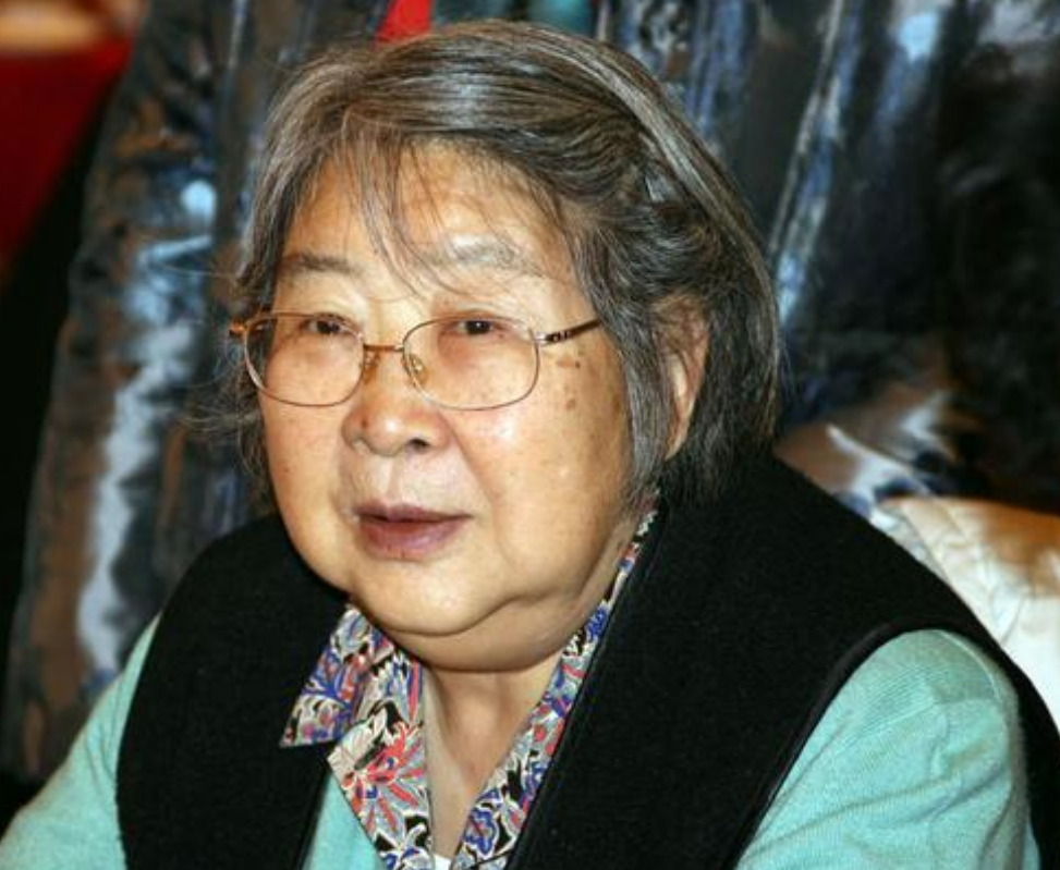 1976年毛主席逝世,李敏手拿守灵名单,提醒道:我有个哥哥还活着-第1张图片 1976年毛主席逝世,李敏手拿守灵名单,提醒道:我有个哥哥还活着-第1张图片