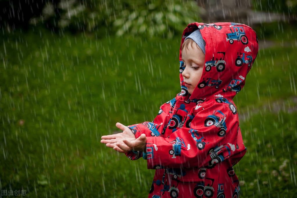 衣服淋雨需要重洗么（下雨淋过的衣服还能直接穿吗）-第3张图片