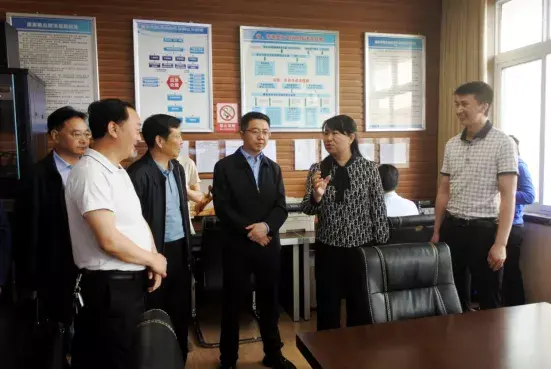最年轻的市长,全国最年轻县长-第2张图片 最年轻的市长,全国最年轻县长-第2张图片
