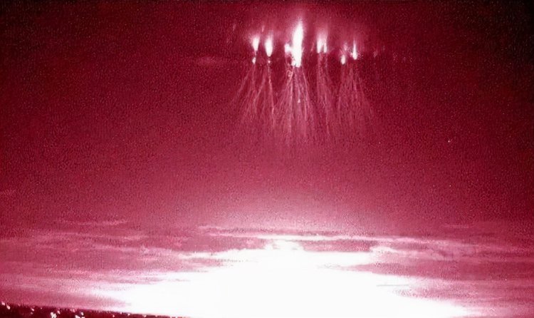 喜马拉雅山脉爆发红色精灵闪电（如何形成的科学解释）-第9张图片