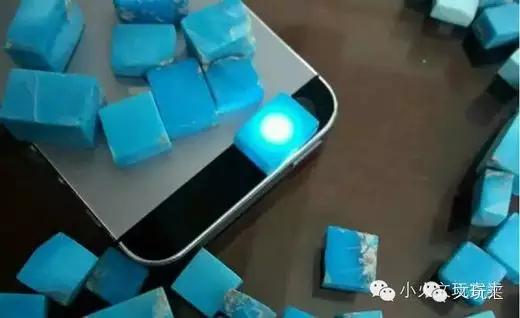 绿松石一摸就变色（绿松石容易变色的原因）-第13张图片
