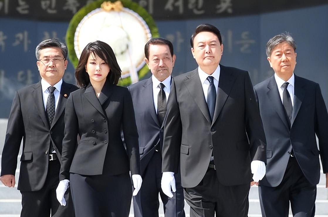 韩国唯一得善终的总统,韩国总统夫人黑历史-第7张图片 韩国唯一得善终的总统,韩国总统夫人黑历史-第7张图片