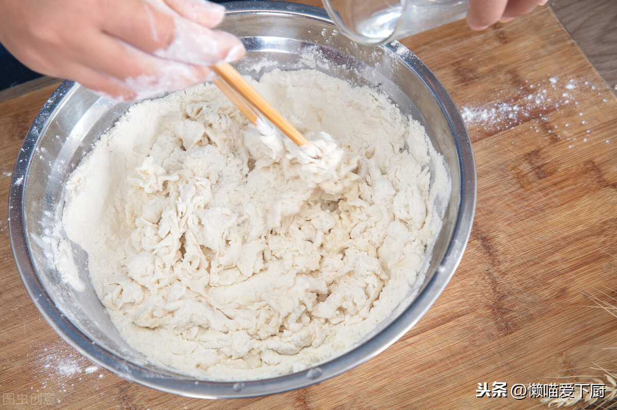 饺子面用冷水还是温水和面（和面水温多少度影响口感）-第4张图片