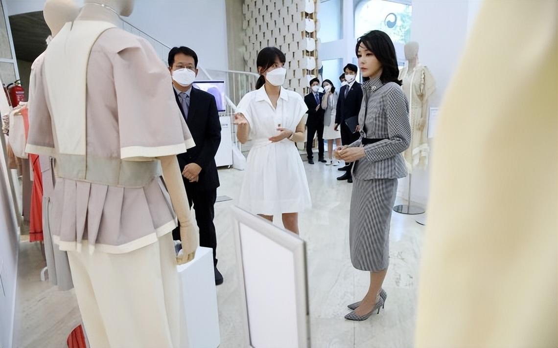 韩国唯一得善终的总统,韩国总统夫人黑历史-第6张图片 韩国唯一得善终的总统,韩国总统夫人黑历史-第6张图片