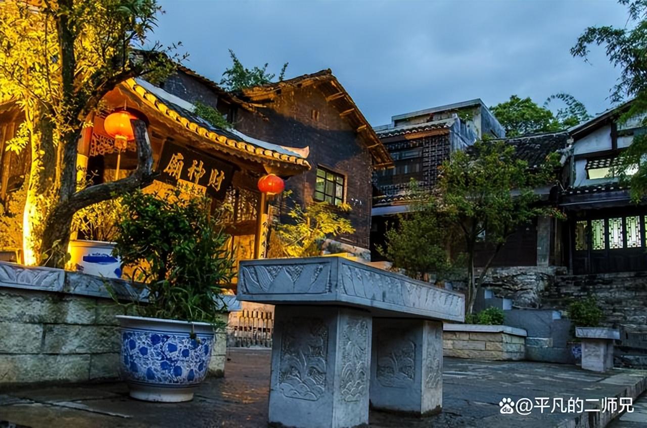 贵阳十大旅游景点推荐(贵阳周边旅游景点大全,一日游)-第15张图片 贵阳十大旅游景点推荐(贵阳周边旅游景点大全,一日游)-第15张图片