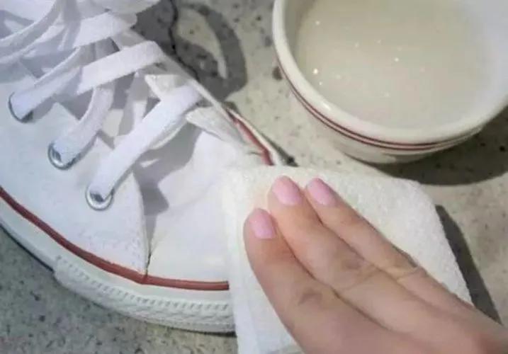 白色的鞋子用什么清洗更白-第7张图片