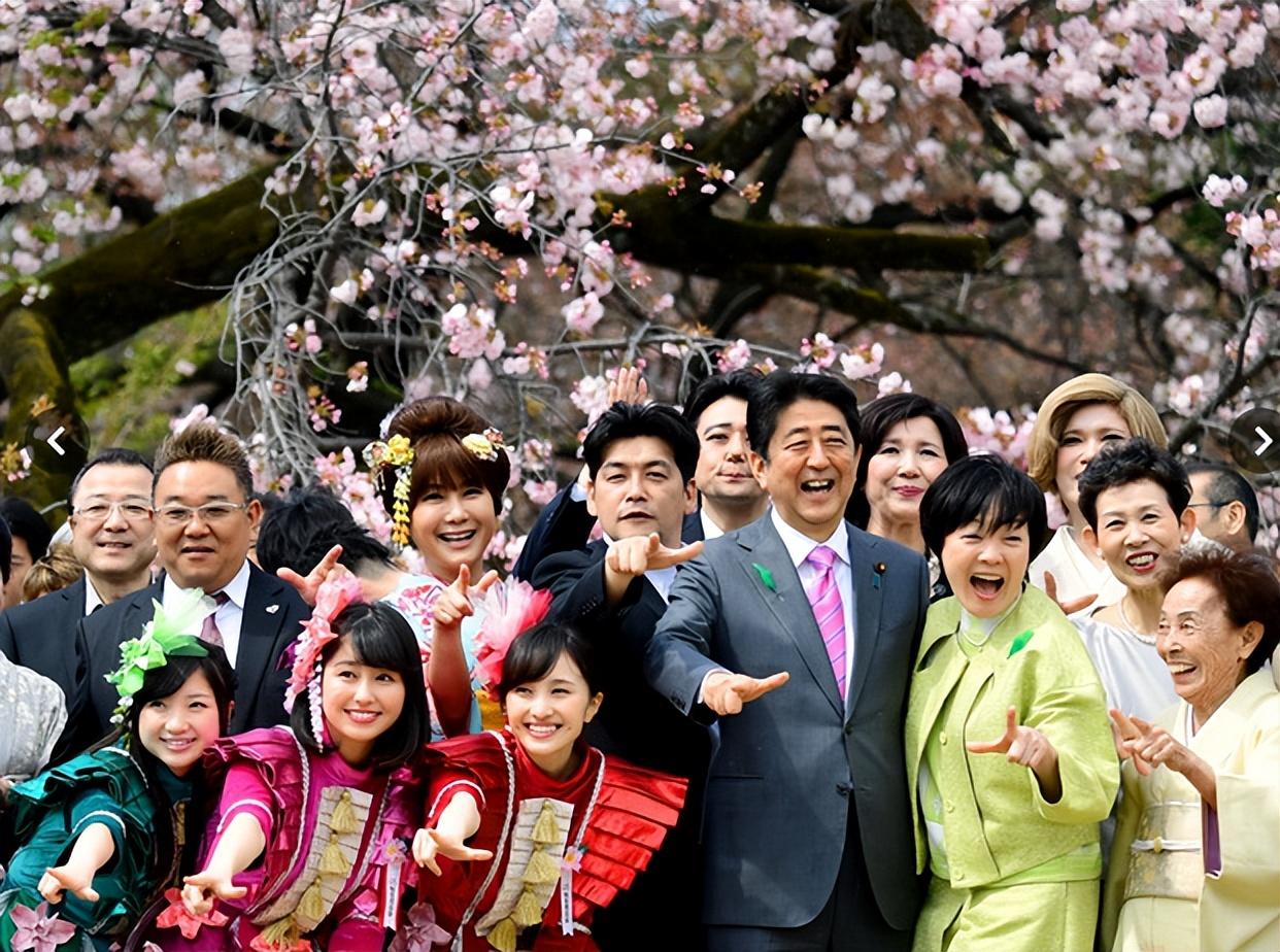 安倍昭惠遭遇车祸:逛夜店、酗酒、追星,日本前第一夫人是个狠人-第23张图片 安倍昭惠遭遇车祸:逛夜店、酗酒、追星,日本前第一夫人是个狠人-第23张图片