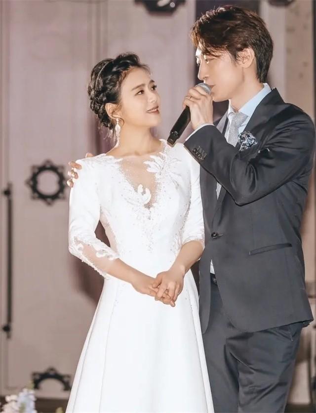 女主持陈辰和程雷分手让观众可惜,与余笛结婚,40多岁被宠成少女-第3张图片 女主持陈辰和程雷分手让观众可惜,与余笛结婚,40多岁被宠成少女-第3张图片