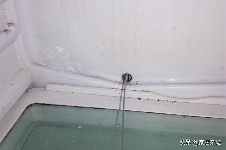 冰箱排水孔堵塞怎么清理（冰箱排水孔堵塞的疏通方法）-第3张图片