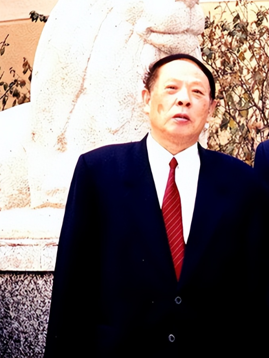 1976年毛主席逝世,李敏手拿守灵名单,提醒道:我有个哥哥还活着-第10张图片 1976年毛主席逝世,李敏手拿守灵名单,提醒道:我有个哥哥还活着-第10张图片