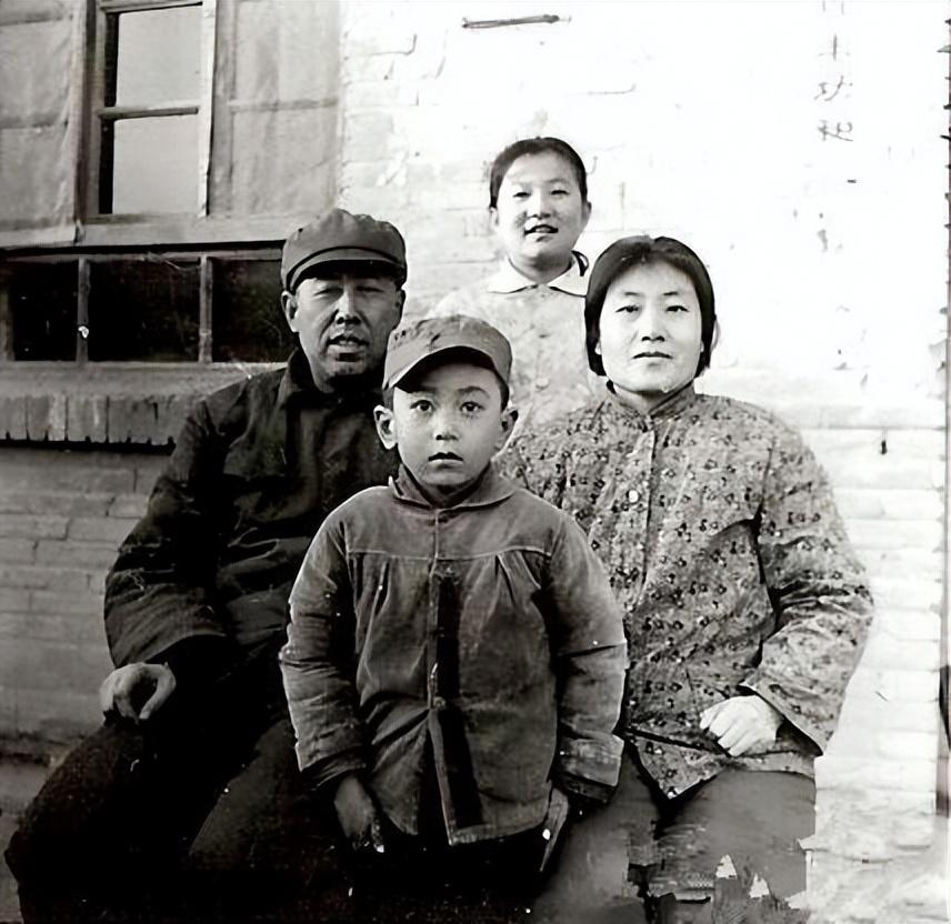 央视主持人鲁健个人资料介绍（与郑天亮儿女双全婚姻幸福）-第3张图片