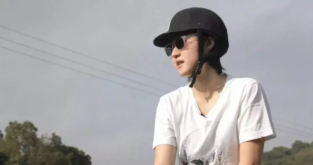 同是成龙亲骨肉,把房祖名和吴卓林一比,差距就出来了-第11张图片 同是成龙亲骨肉,把房祖名和吴卓林一比,差距就出来了-第11张图片
