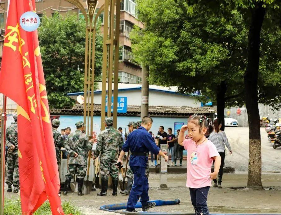我给军旗敬个礼|他们的敬礼,承载着梦想与希望-第8张图片 我给军旗敬个礼|他们的敬礼,承载着梦想与希望-第8张图片