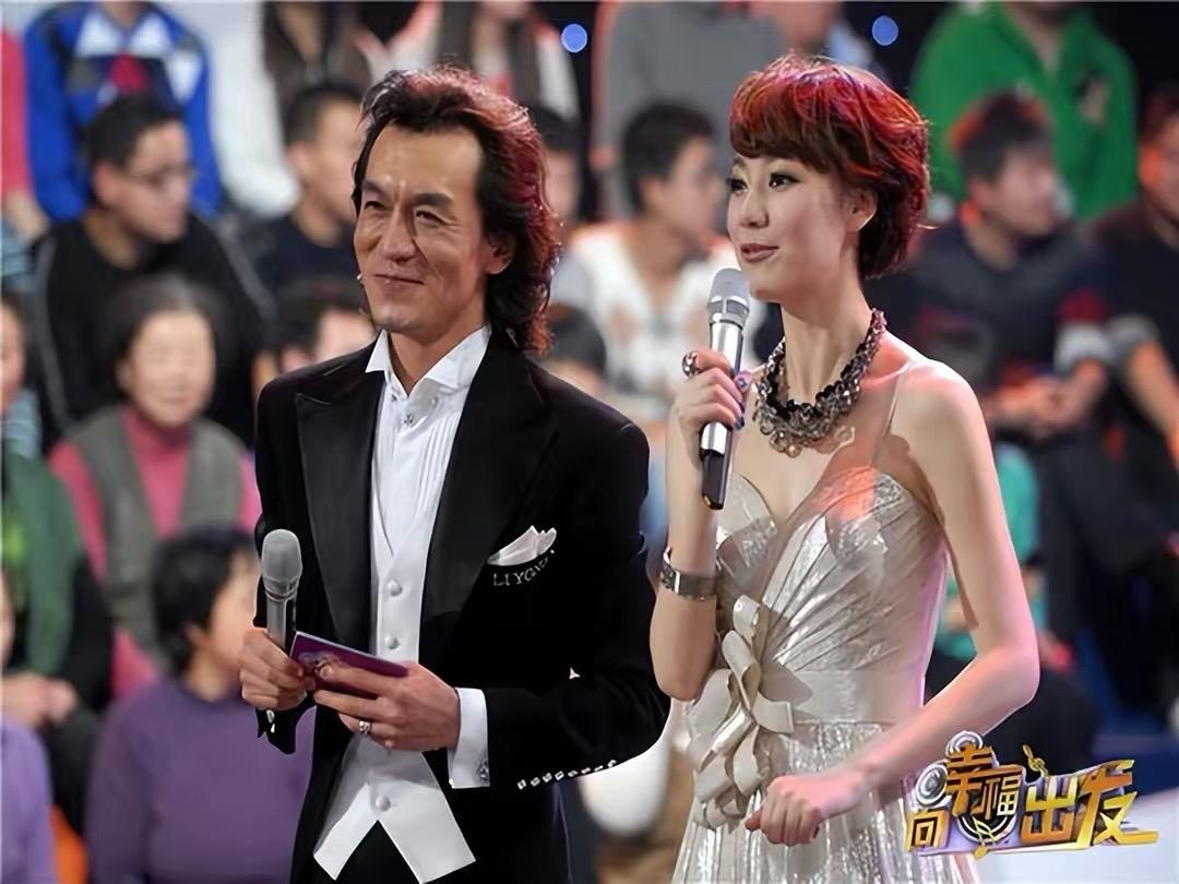 主持人王冠:两次从央视消失,与曹可凡传绯闻,38岁未婚也幸福-第22张图片 主持人王冠:两次从央视消失,与曹可凡传绯闻,38岁未婚也幸福-第22张图片