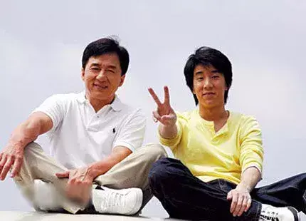 同是成龙亲骨肉,把房祖名和吴卓林一比,差距就出来了-第12张图片 同是成龙亲骨肉,把房祖名和吴卓林一比,差距就出来了-第12张图片